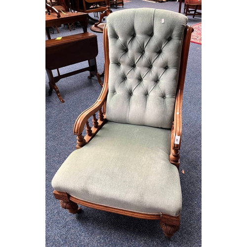 49 - 19TH CENTURY CARVED MAHOGANY BUTTON BACK LADIES CHAIR ON DECORATIVE REEDED SUPPORTS.