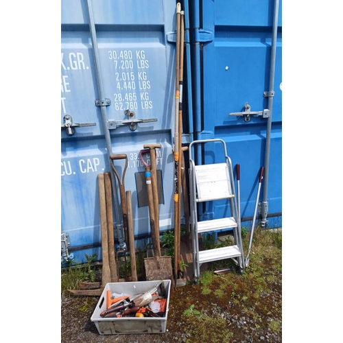 6010 - GOOD SELECTION OF GARDEN TOOLS TO INCLUDE 2 PICK AXES, SHOVELS, LOPPERS, ETC