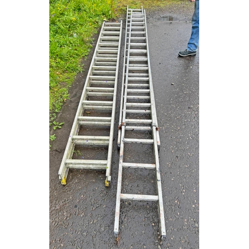 6015 - 2 ALUMINIUM EXTENDING LADDERS