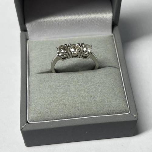 58 - 18CT GOLD 3-STONE DIAMOND SET RING, THE BRILLIANT CUT DIAMONDS APPROX 1.05 CARATS IN TOTAL - RING SI... 