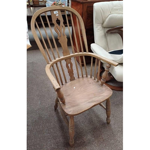 103 - EARLY 20TH CENTURY ELM WINDSOR ARMCHAIR ON TURNED SUPPORTS