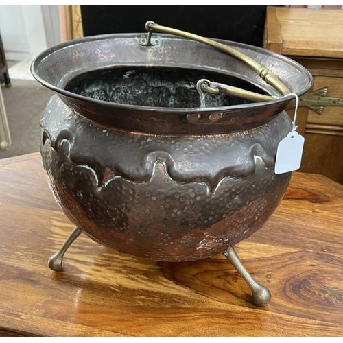 111 - LARGE COPPER POT WITH SWING HANDLE, 33CM DIAMETER