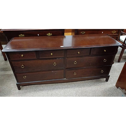 131 - STAG MAHOGANY CHEST OF 4 SHORT OVER 4 LONG DRAWERS.  156 CM LONG