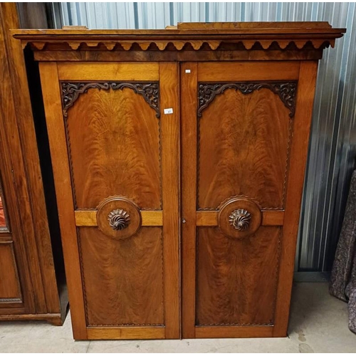 67 - 19TH CENTURY MAHOGANY & ROSEWOOD LINEN PRESS WITH FITTED INTERIOR, 136CM WIDE