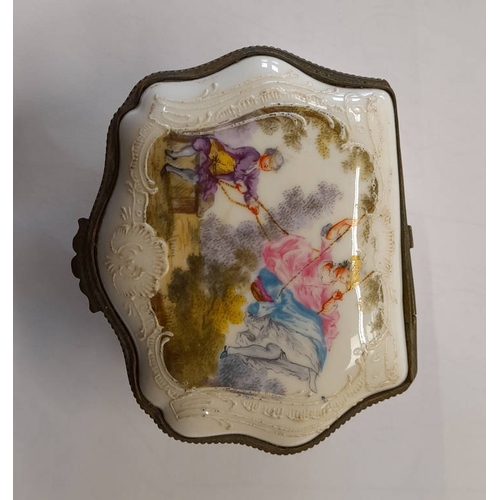 3037 - 19TH CENTURY MEISSEN STYLE PORCELAIN BOX, THE TOP DECORATED WITH COURTING COUPLE, GILDED INTERIOR & ... 