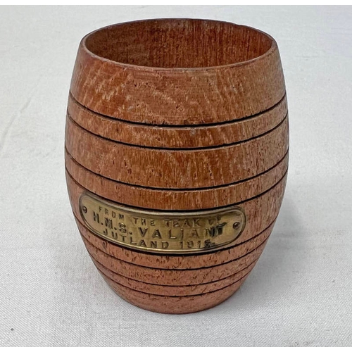 1109 - CARVED WOODEN BARREL WITH PLAQUE -  FROM THE TEAK OF HMS VALIANT JUTLAND 1916, 8CM TALL