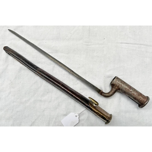 1171 - BROWN BESS STYLE SOCKET BAYONET WITH 31.5 CM LONG BLADE, MUZZLE RING IS 2.5 CM ACROSS WITH ITS SCABB... 