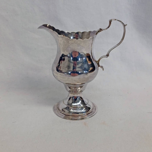 18 - GEORGE III SILVER CREAM JUG ON CIRCULAR BASE BY THOMAS SHEPHERD, LONDON 1774 - 11.5 CM TALL, 75 G