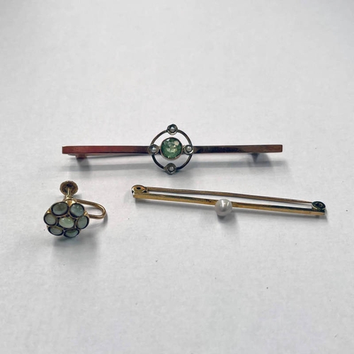 223 - 9CT GOLD PEARL SET BROOCH, 9CT GOLD PEARL & PERIDOT SET BROOCH & A SINGLE GOLD CATS EYE CHRYSOBERYL ... 