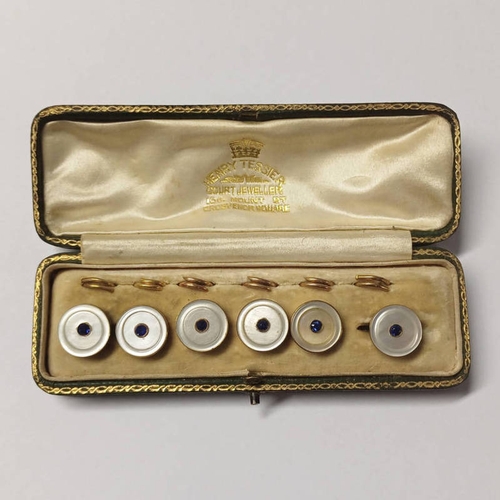 285 - SET OF 6 EARLY 20TH CENTURY GOLD, SAPPHIRE & MOTHER OF PEARL BUTTONS IN TESSIERS FITTED CASE