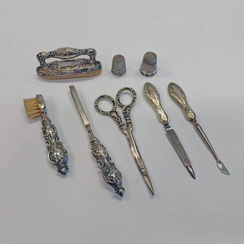 312 - 6 SILVER HANDLED MANICURE PIECES, SILVER THIMBLE BY CHARLES HORNER AND ONE OTHER THIMBLE WITH AGATE ... 