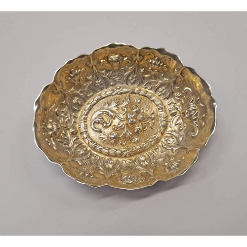 315 - VICTORIAN SILVER OVAL DISH EMBOSSED WITH FLOWERS BY WILLIAM COMYNS, LONDON 1893 - 12CM LONG, 65G