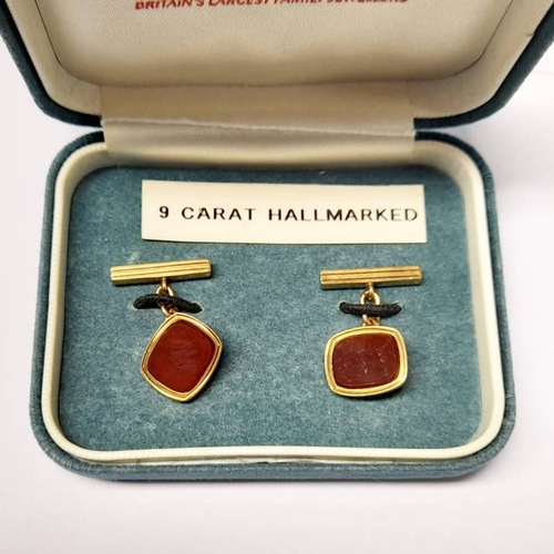 41 - PAIR OF 9CT GOLD CARNELIAN SET CUFFLINKS - 7.8G