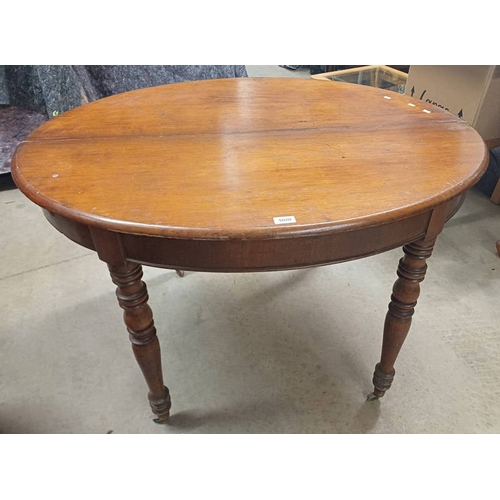 5020 - 19TH CENTURY MAHOGANY OVAL TOPPED DINING TABLE ON TURNED SUPPORTS, 116CM LONG