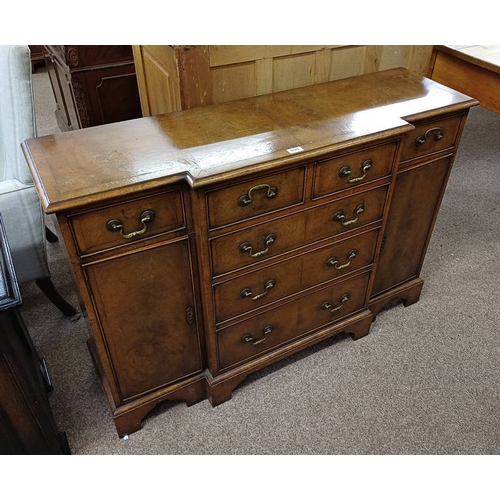 5025 - 20TH CENTURY WALNUT BREAK FRONT SIDEBOARD WITH 2 SHORT OVER 3 LONG CENTRALLY SET DRAWERS FLANKED TO ... 