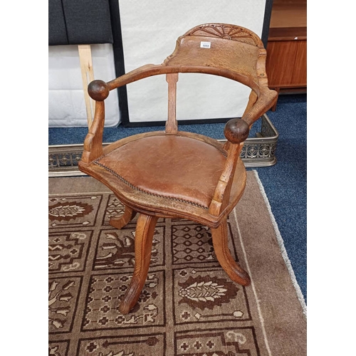 5055 - EARLY 20TH CENTURY OAK DESK ARMCHAIR ON 4 SPREADING SUPPORTS.