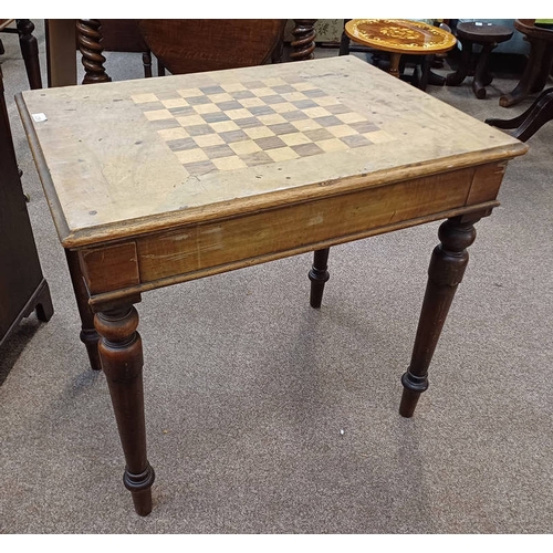 5119 - 19TH CENTURY INLAID WALNUT GAMES TABLE WITH SINGLE DRAWER TO END ON TURNED SUPPORTS (DRAWER MISSING)... 