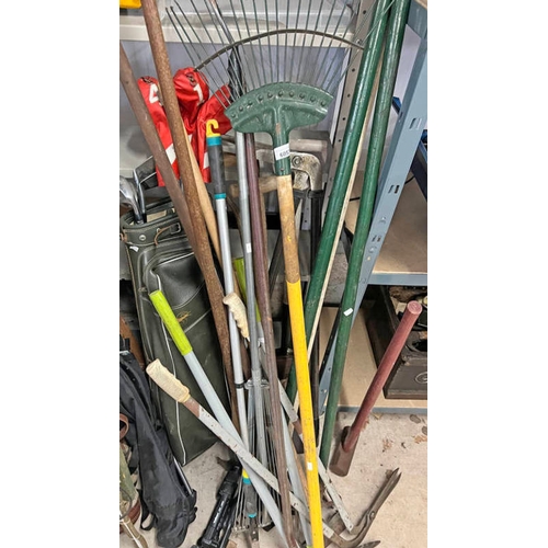 6053 - SELECTION OF GARDEN TOOLS