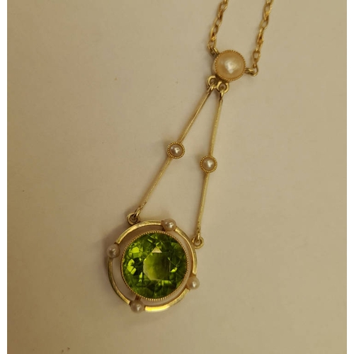 111 - EARLY 20TH CENTURY 15CT GOLD PEARL & PERIDOT NEGLIGEE PENDANT. THE CIRCULAR PERIDOT SET BETWEEN 4 SE... 