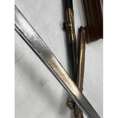 1114 - VICTORIAN 1822 PATTERN INFANTRY OFFICERS SWORD WITH PLAIN 78.5CM LONG PIPE BACK BLADE, GILT BRASS GO... 