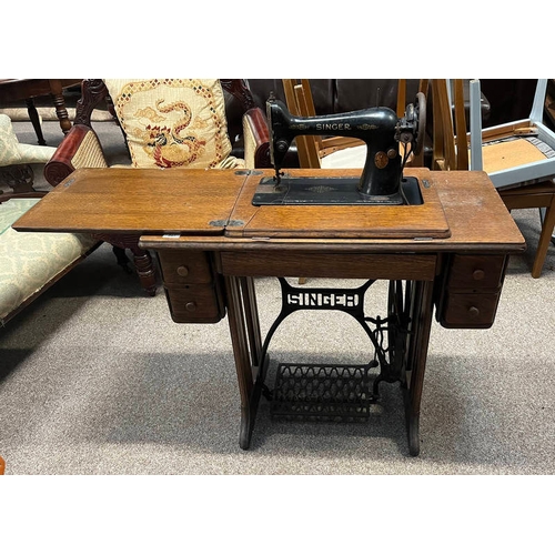 297 - OAK SINGER SEWING TABLE WITH FOLD - OUT SEWING MACHINE & 4 DRAWERS. MACHINE NO Y636555