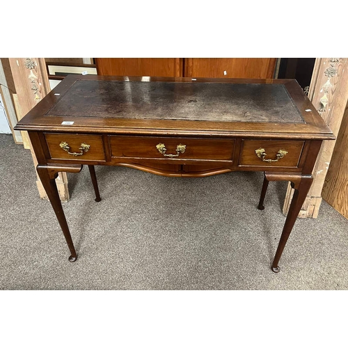 298 - 19TH CENTURY MAHOGANY DESK WITH LEATHER INSET TOP & 3 DRAWERS ON QUEEN ANNE SUPPORTS.  107 CM LONG