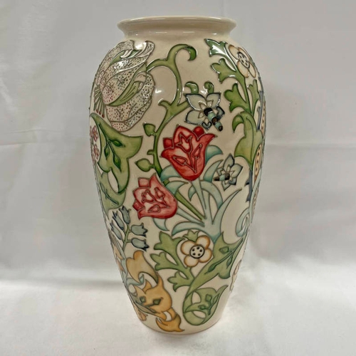 3024 - MOORCROFT GOLDEN LILY VASE WITH IVORY BACKGROUND & GREEN IMPRESSED MARKS, 31CM TALL