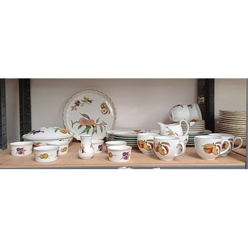 3063 - SELECTION ROYAL WORCESTER EVESHAM VALE DINNER & TEAWARE ON ONE SHELF