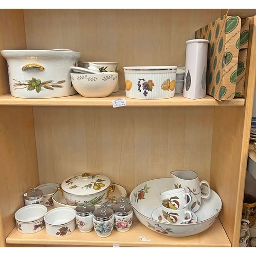 3077A - EXCELLENT SELECTION, ROYAL WORCESTER, EVESHAM WARE, BOWLS ETC ON 2 SHELVES