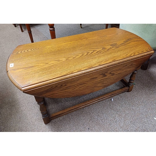 52 - OAK DROP-LEAF LOW TABLE ON TURNED SUPPORTS, 107CM LONG