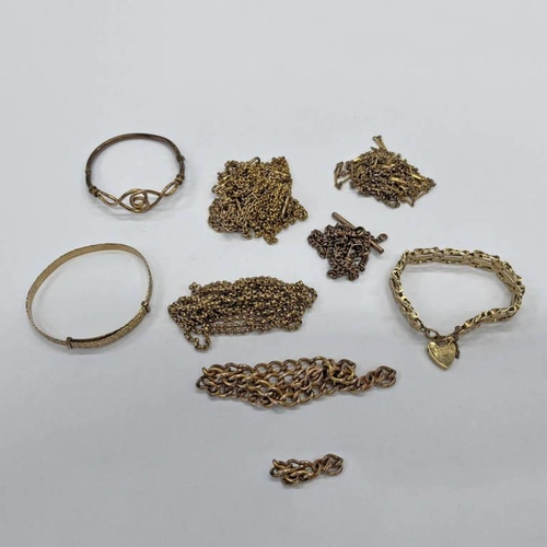 275 - SELECTION OF VARIOUS LATE 19TH OR EARLY 20TH CENTURY GOLD PLATED GUARD CHAINS, BRACELET, BANGLES, ET... 