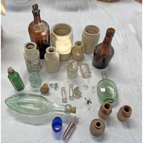 1005 - SELECTION OF GLASS AND STONEWARE TO INCLUDE BRUNSWICK BLACK, GLASGOW BOTTLE, GREEN GLASS BOTTLE, CHE... 