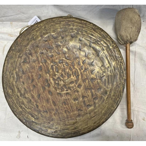 1010 - GONG AND STRIKER, 36CM ACROSS