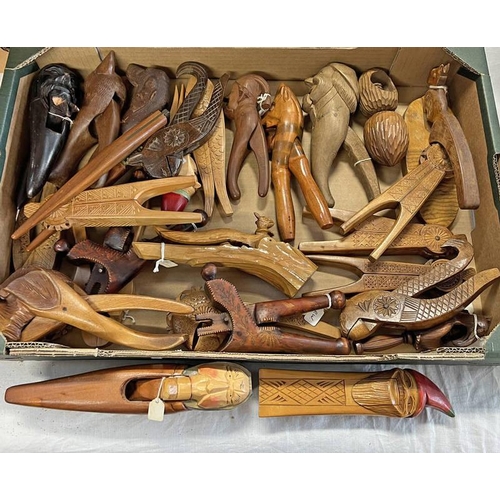 1051 - NUT CRACKERS - SELECTION OF WOOD, NOVELTY ETC EXAMPLES TO INCLUDE CARVED WOODEN FACES, DOGS, SQUIRRE... 