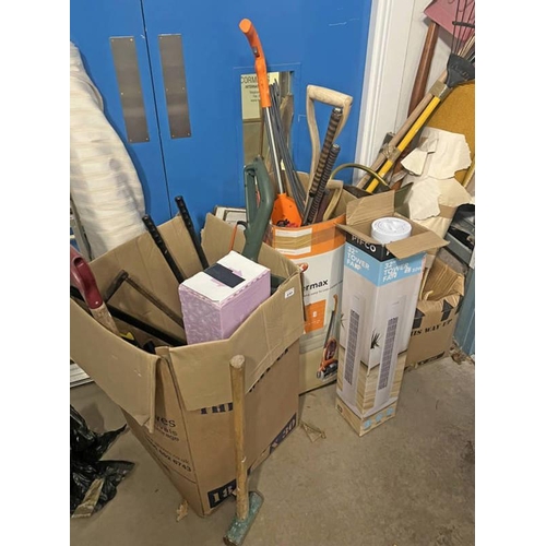 6161 - SELECTION OF GARDEN TOOLS ETC TO INCLUDE VMAX POWERMAX VACUUM CLEANER, RAKE, CARPET, GOLF CLUBS, ETC