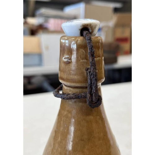 1000 - W A SCOTT MONTROSE CENTRAL HOTEL STONEWARE GINGER BEER BOTTLE WITH GEORGE LOW MONTROSE STOPPER, BUCH... 