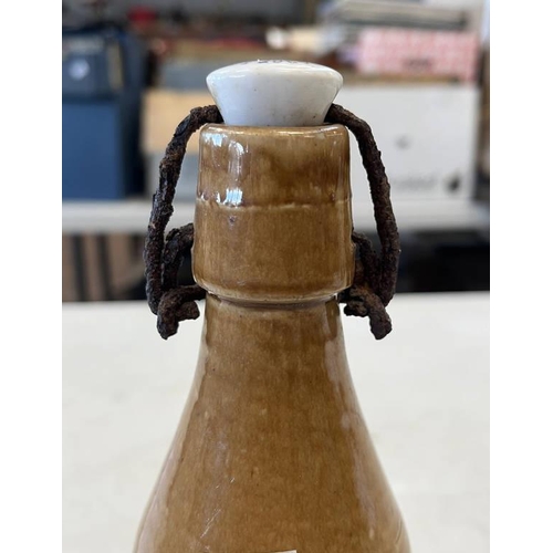 1000 - W A SCOTT MONTROSE CENTRAL HOTEL STONEWARE GINGER BEER BOTTLE WITH GEORGE LOW MONTROSE STOPPER, BUCH... 