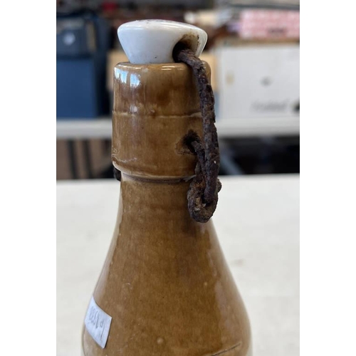 1000 - W A SCOTT MONTROSE CENTRAL HOTEL STONEWARE GINGER BEER BOTTLE WITH GEORGE LOW MONTROSE STOPPER, BUCH... 