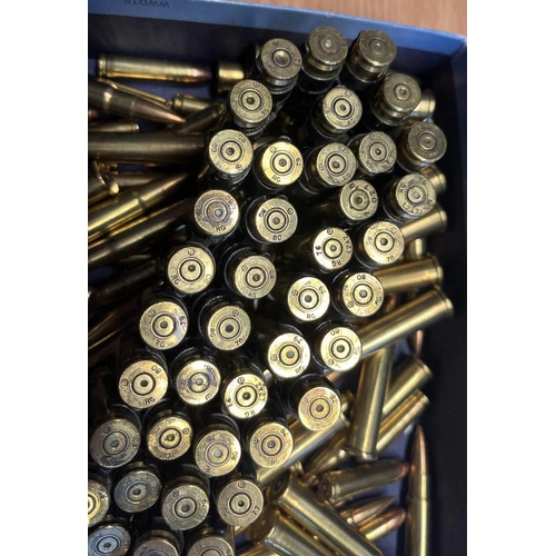 1042 - INERT AMMO TO INCLUDE A MACHINE GUN AMMO BELT WITH EMPTY BRASS CARTRIDGES, INERT 303 BULLETS, ETC