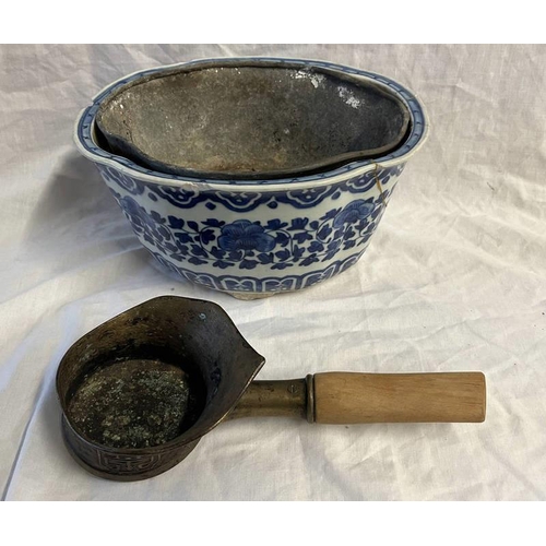 3282 - CHINESE BRONZE SILK IRON WITH FLAT WOODEN HANDLE & CHINESE BLUE & WHITE FLORAL DECORATED FLOWER POT ... 