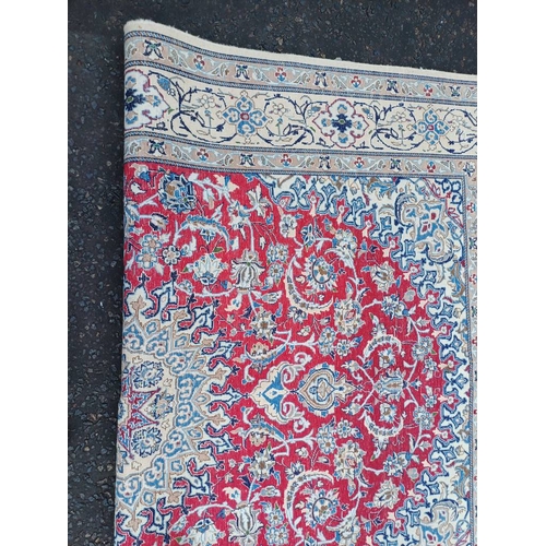 2133 - FINE HAND WOVEN PERSIAN NIAN CARPET WITH RED CENTRE WITH A IVORY SURROUND 289CM X 195CM