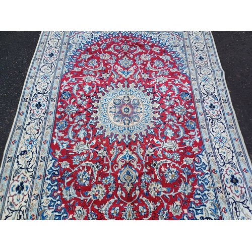 2133 - FINE HAND WOVEN PERSIAN NIAN CARPET WITH RED CENTRE WITH A IVORY SURROUND 289CM X 195CM