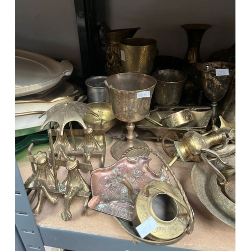 3032A - LARGE SELECTION OF BRASSWARE ON 2 SHELVES