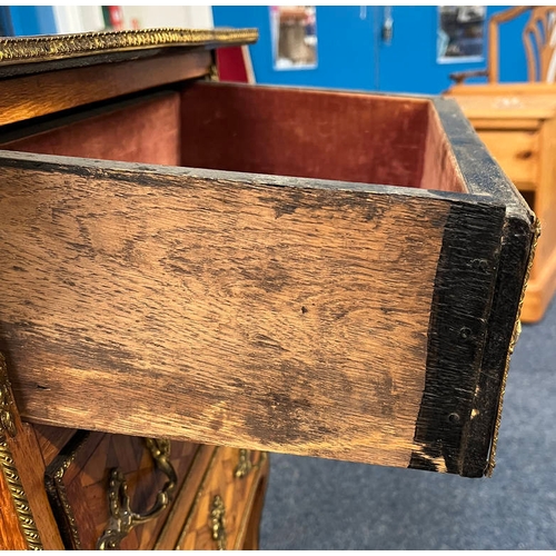 73 - 19TH CENTURY WALNUT CONTINENTAL SMALL CHEST WITH PARQUETRY STYLE INLAY, SHAPED TOP & 3 DRAWERS ON SH... 