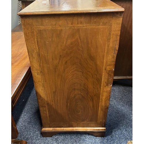 107 - 19TH CENTURY WALNUT CHEST OF 4 DRAWERS ON BRACKET SUPPORTS - 80 CM X 50 CM