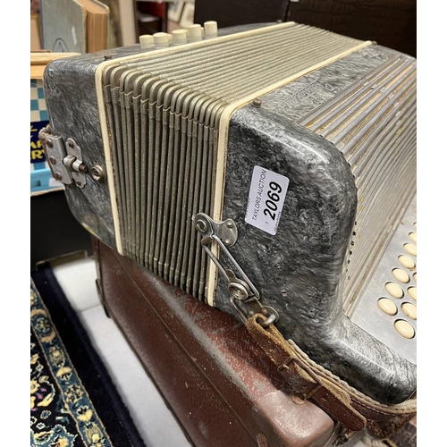 2069 - PRONTAINI ACCORDION IN CASE