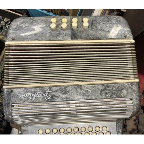 2069 - PRONTAINI ACCORDION IN CASE