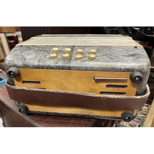2069 - PRONTAINI ACCORDION IN CASE