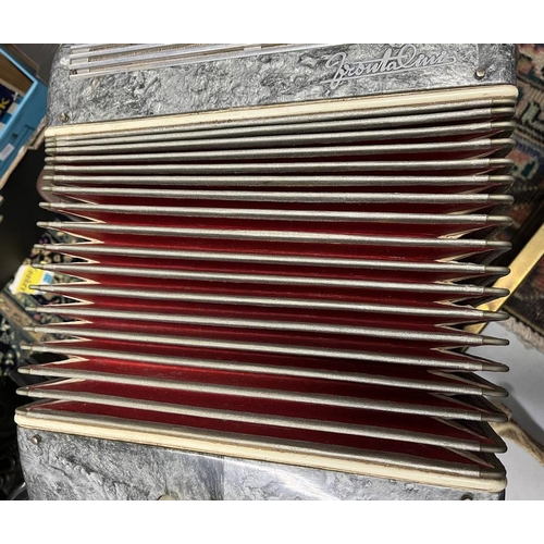 2069 - PRONTAINI ACCORDION IN CASE