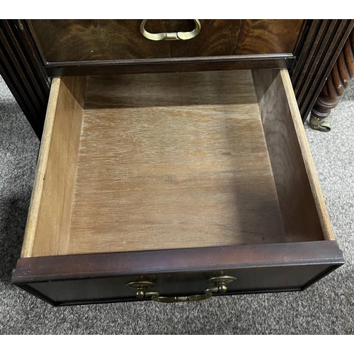 231 - MAHOGANY KNEEHOLE DESK WITH SHAPED TOP, 2 COLUMNS OF 4 DRAWERS FLANKING A SINGLE LONG DRAWER ON PLIN... 